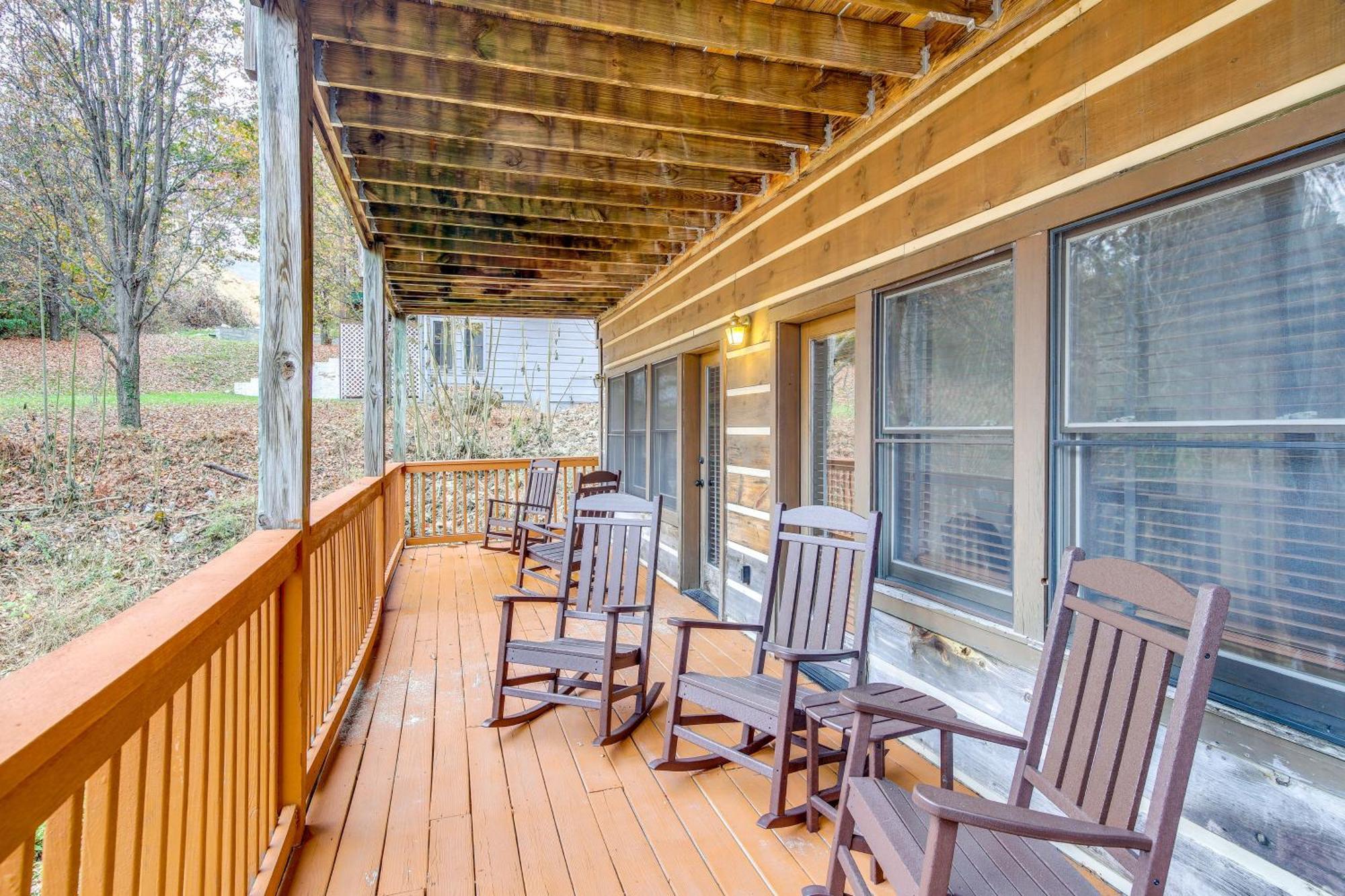 Pet-Friendly Gatlinburg Retreat With Hot Tub! Villa Exterior foto