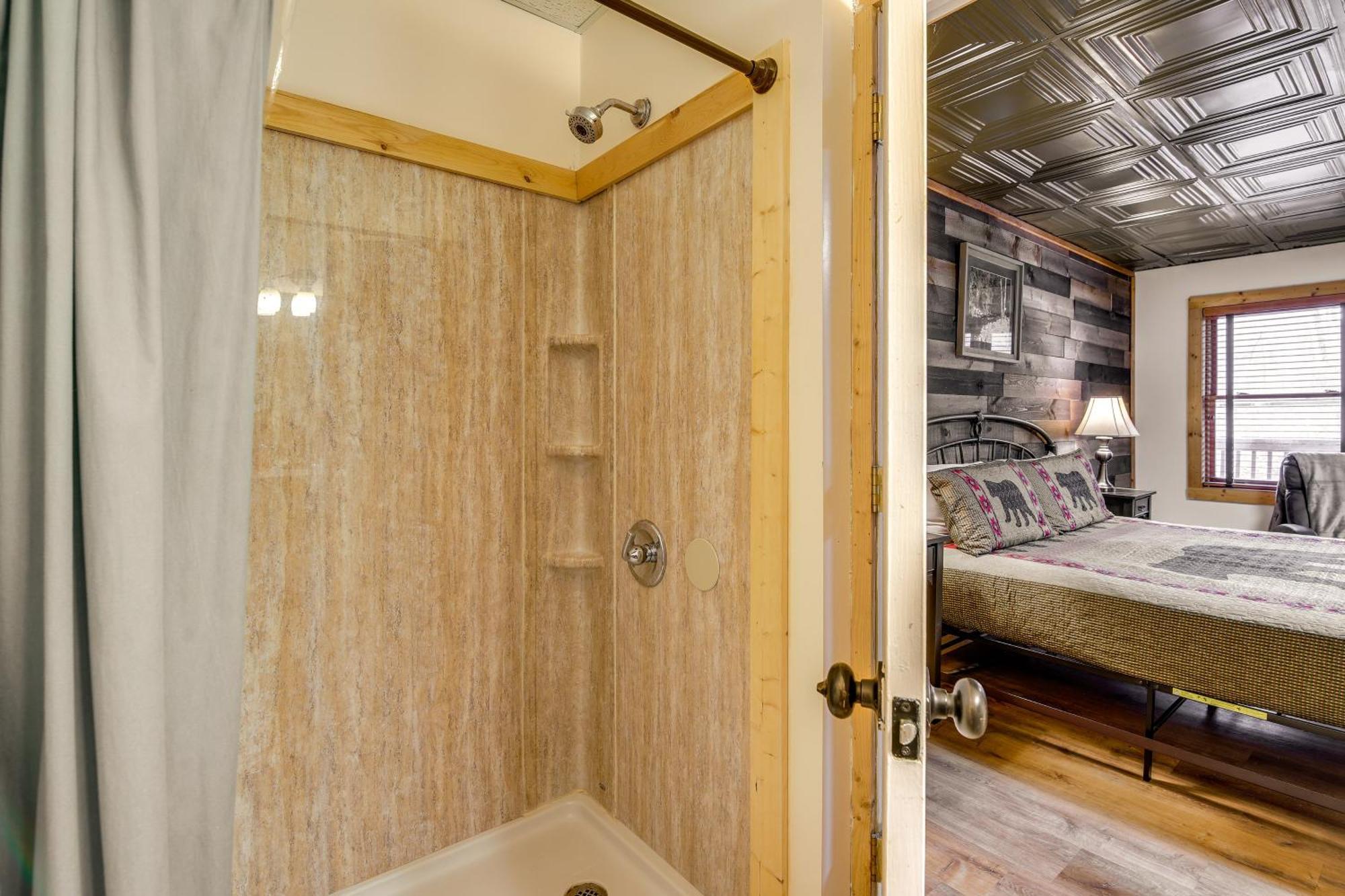 Pet-Friendly Gatlinburg Retreat With Hot Tub! Villa Exterior foto