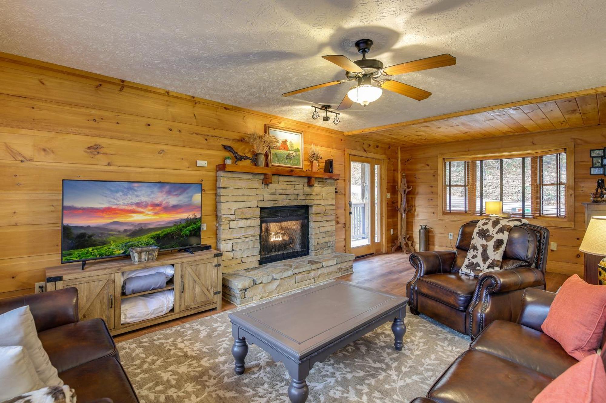Pet-Friendly Gatlinburg Retreat With Hot Tub! Villa Exterior foto