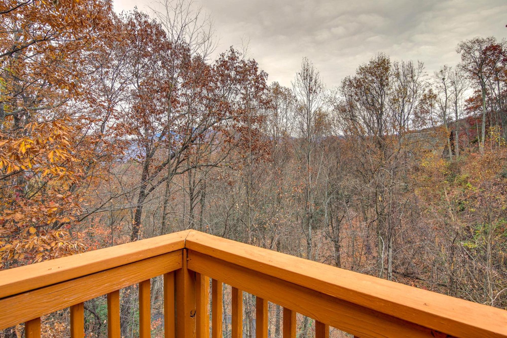 Pet-Friendly Gatlinburg Retreat With Hot Tub! Villa Exterior foto