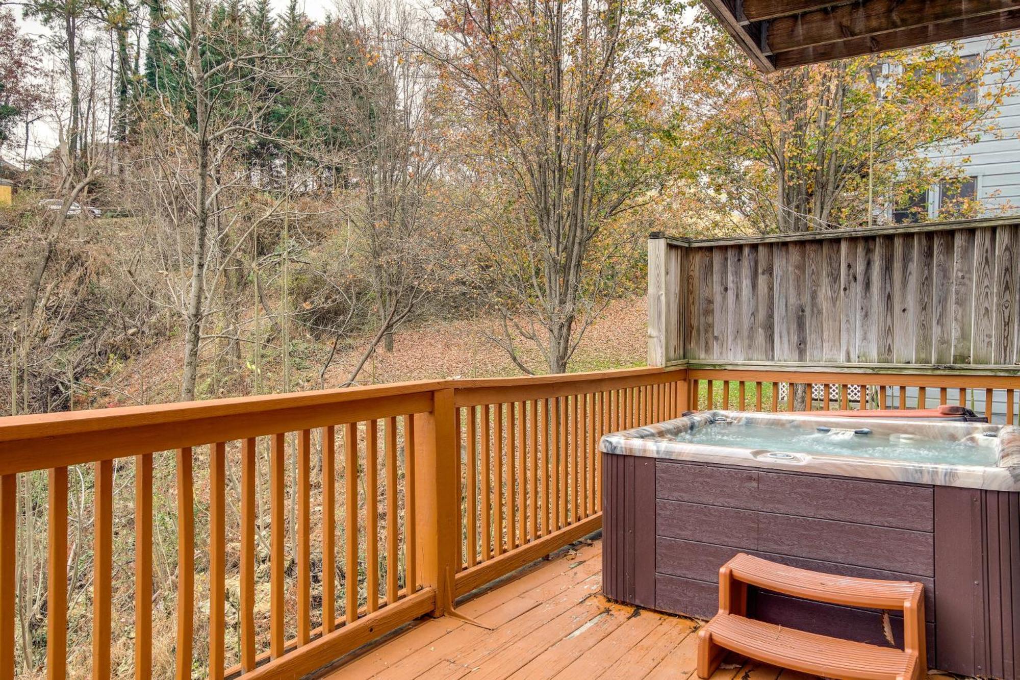 Pet-Friendly Gatlinburg Retreat With Hot Tub! Villa Exterior foto