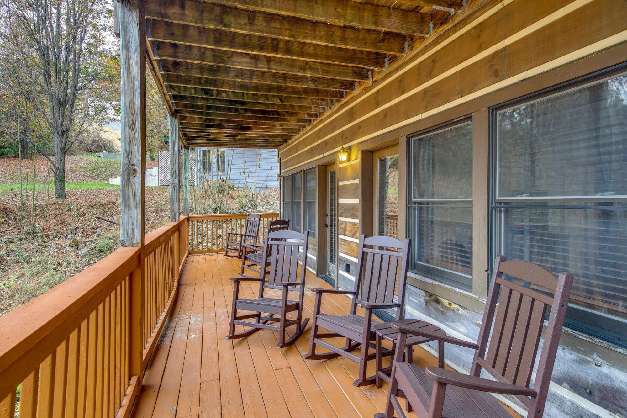Pet-Friendly Gatlinburg Retreat With Hot Tub! Villa Exterior foto