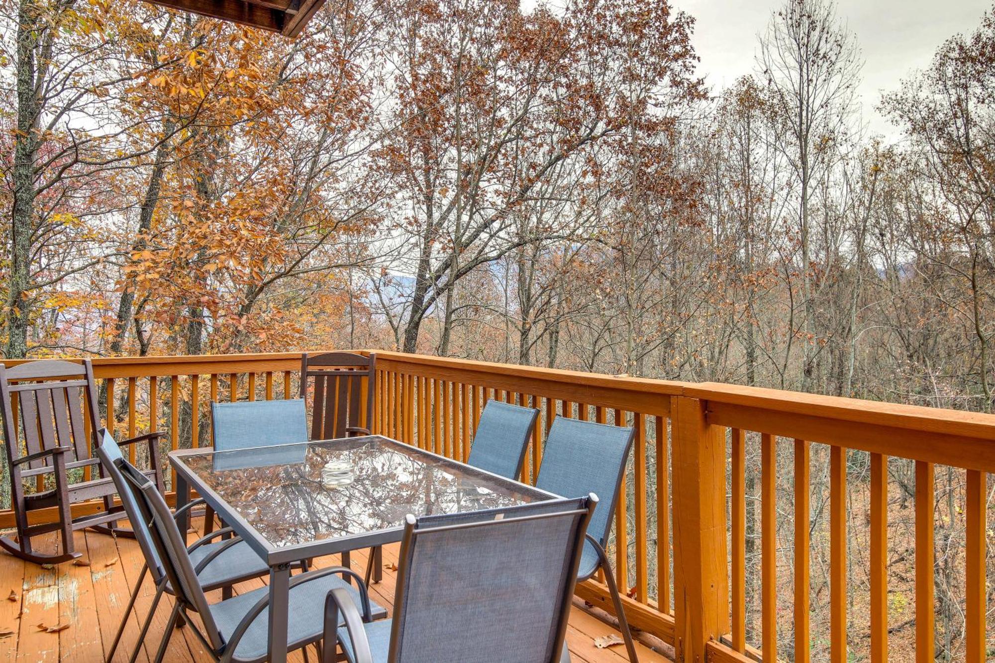 Pet-Friendly Gatlinburg Retreat With Hot Tub! Villa Exterior foto